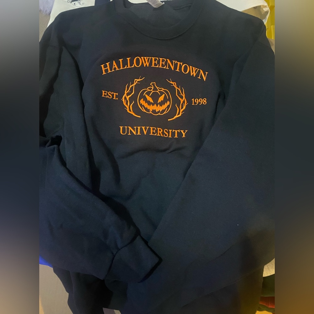 HalloweenTown University sweatshirt - Picture 3 of 3